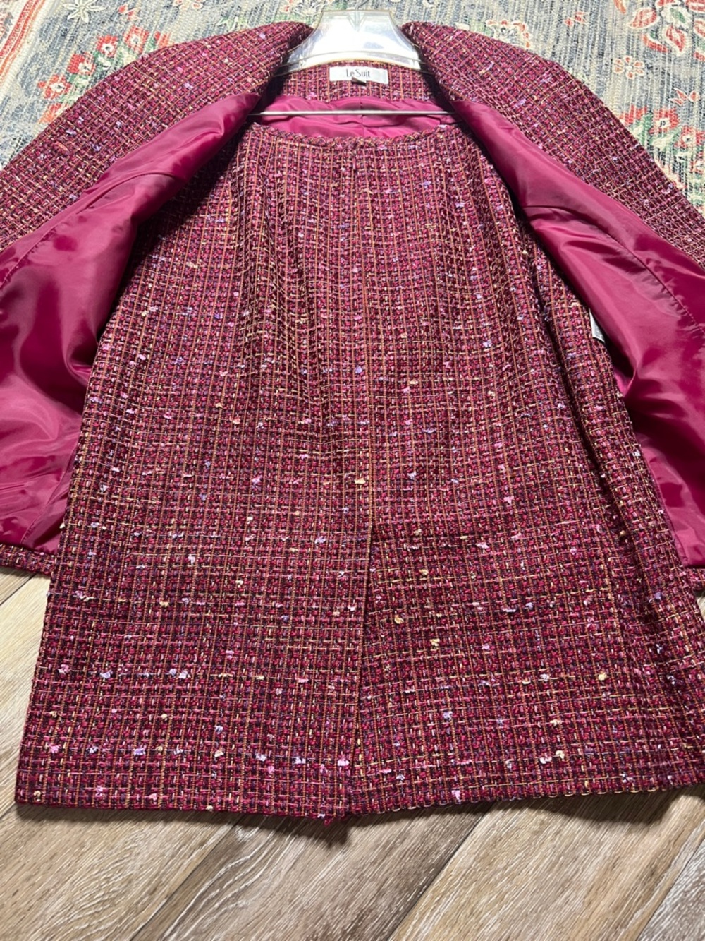 Le Suit Women's Burgundy Tweed Jacket Skirt Set - Picture 6 of 13